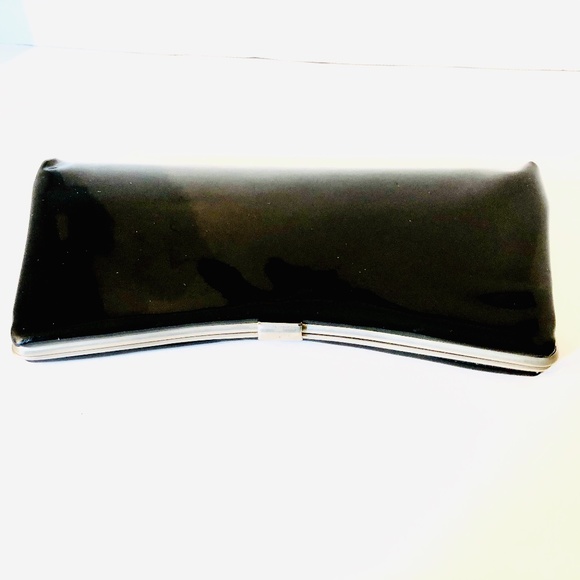 SOLD 1960s Black Patent Leather Clutch w/ Kiss Closure - Picture 2 of 8